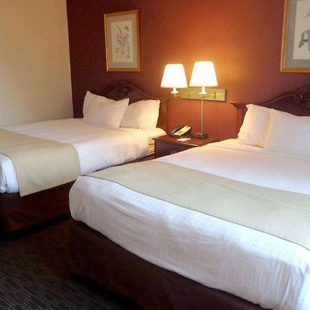 Americinn By Wyndham Marshall Екстер'єр фото